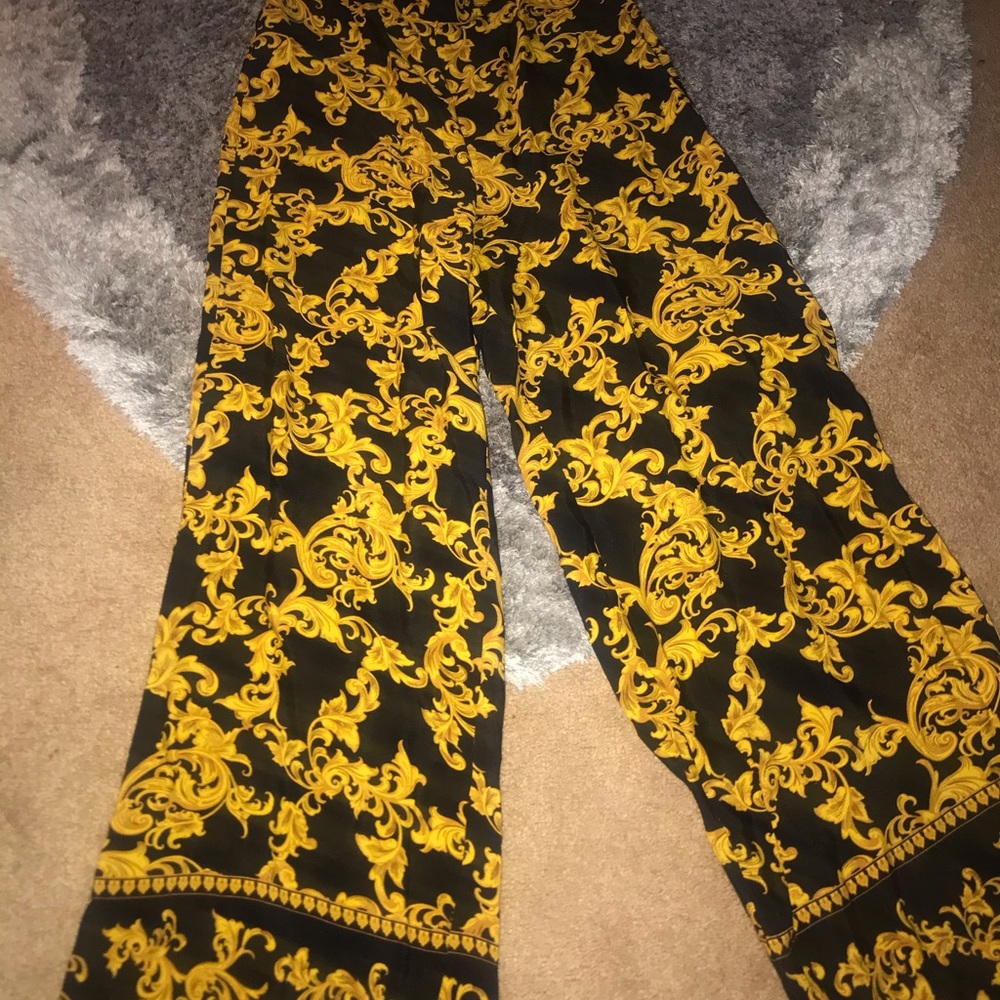 Contemporary lightweight pants